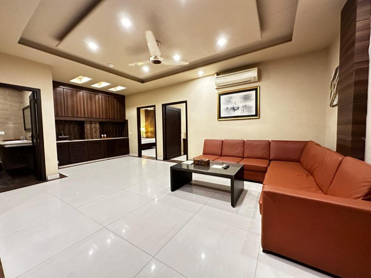 Grand Regent Hotel And Suites Faisalabad Exterior photo