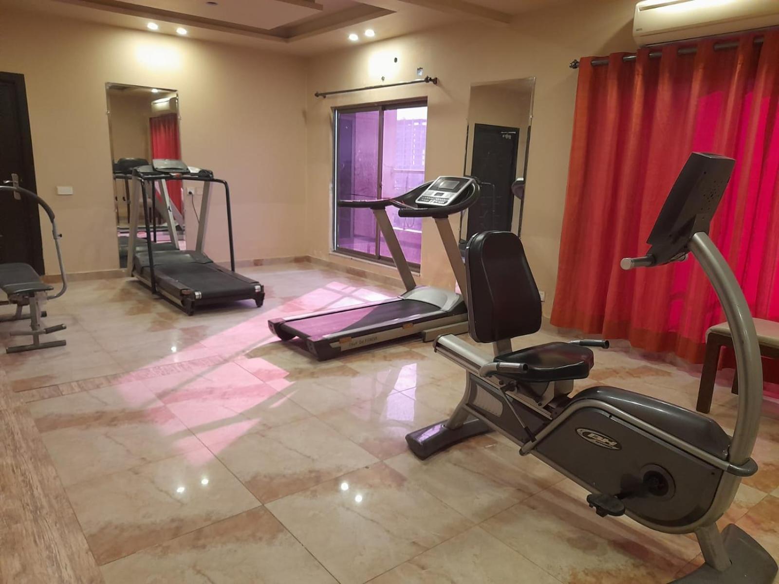 Grand Regent Hotel And Suites Faisalabad Exterior photo