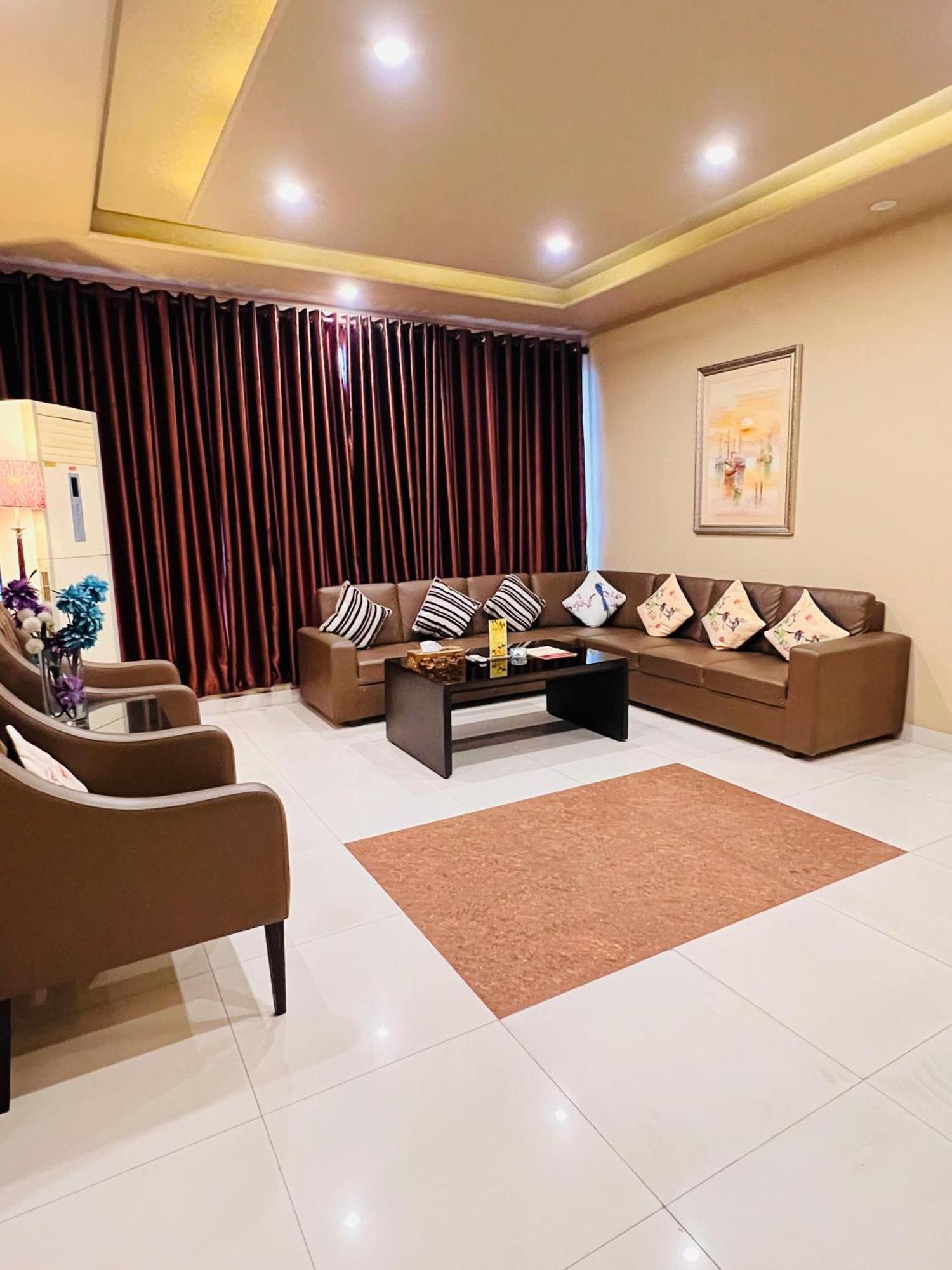 Grand Regent Hotel And Suites Faisalabad Exterior photo