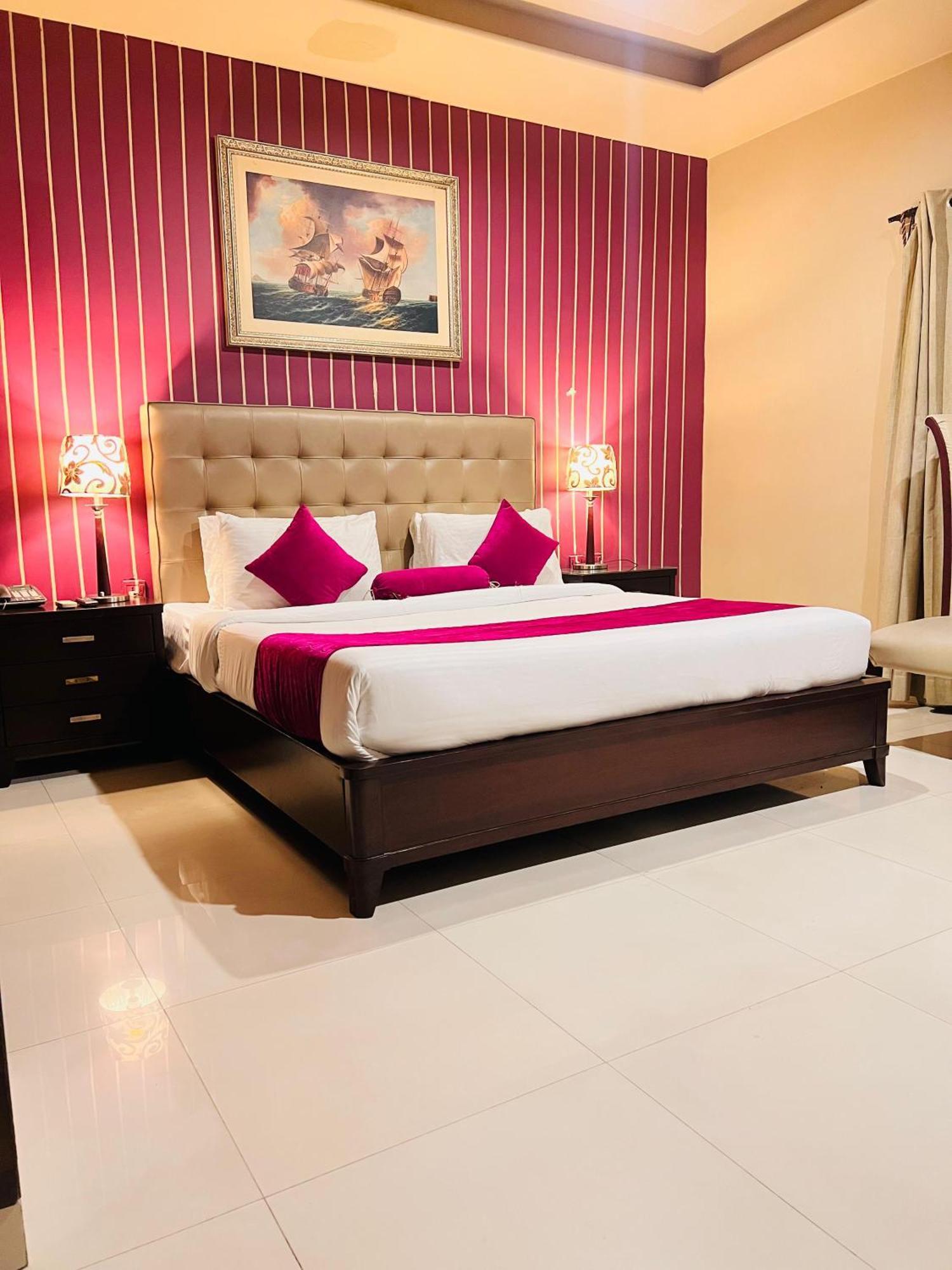 Grand Regent Hotel And Suites Faisalabad Exterior photo